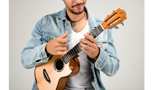 Flight te invita a una masterclass de Ukelele con Dani Usero en Musical Fusté